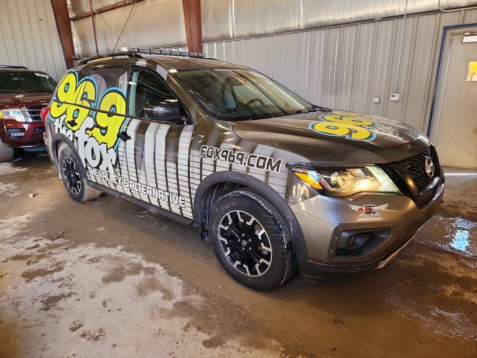 2020 Nissan Pathfinder sv