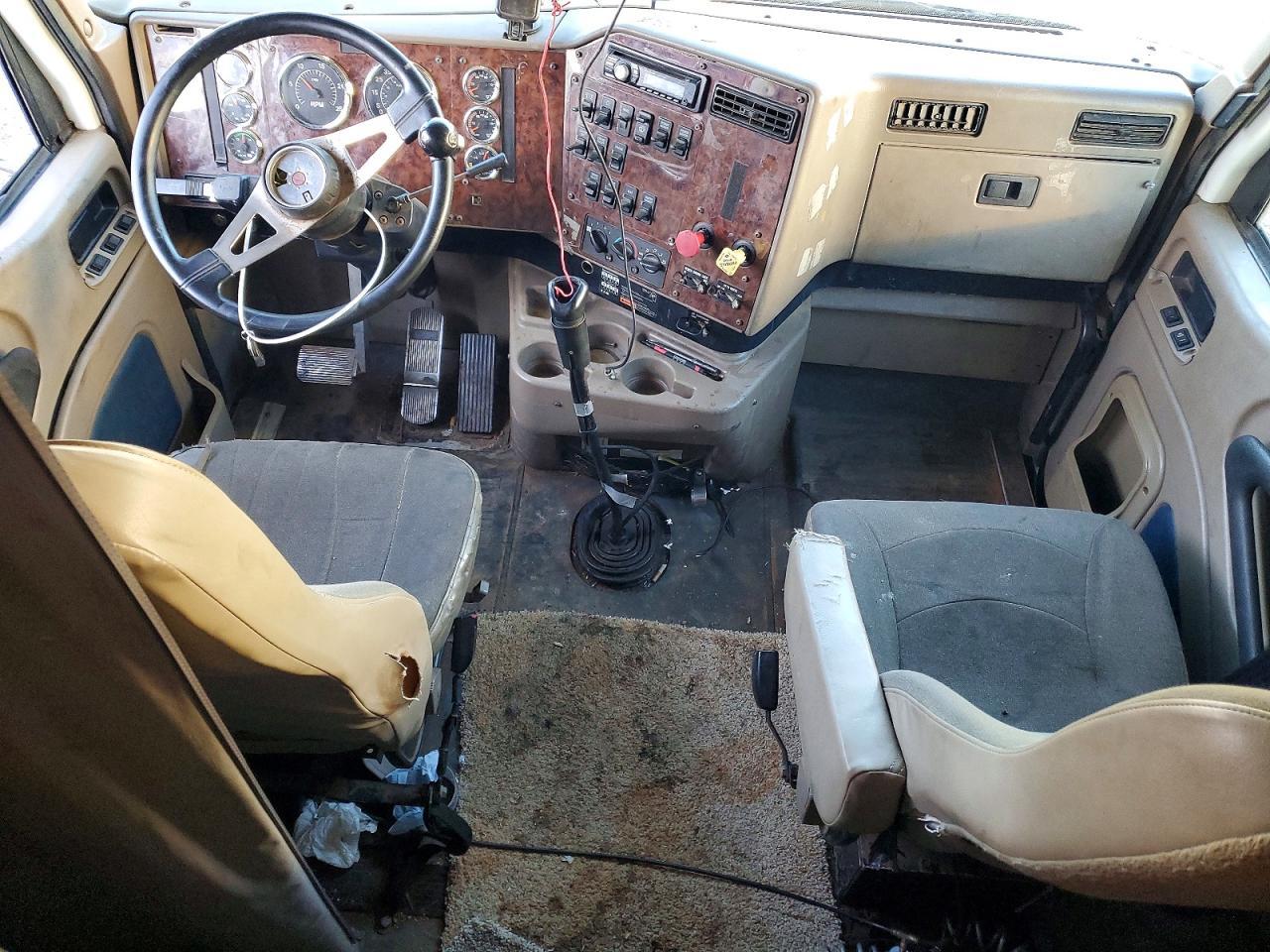 2006 International 2000 International 9400I Semi Truck