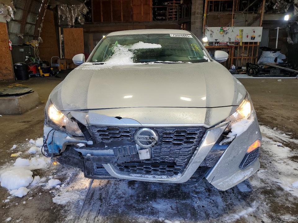 2020 Niss Altima 2.5 s