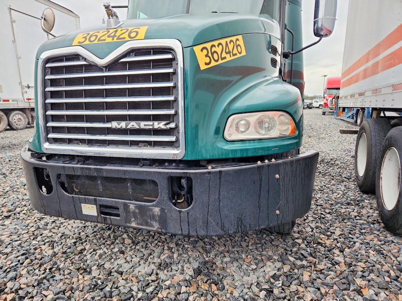 2017 Mack CX612 Semi Truck