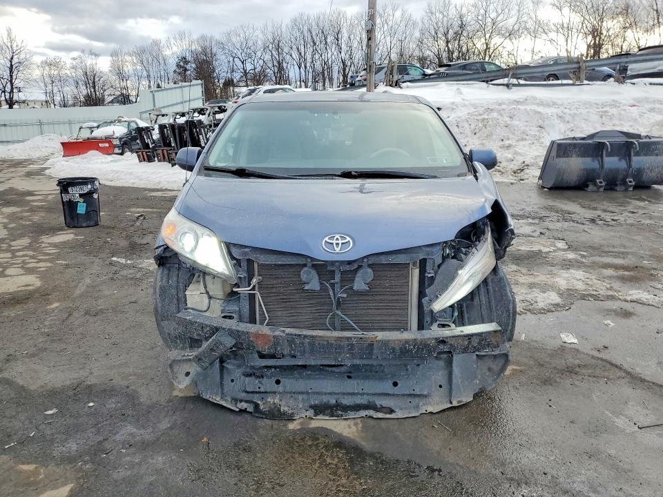 2014 Toyota Sienna le
