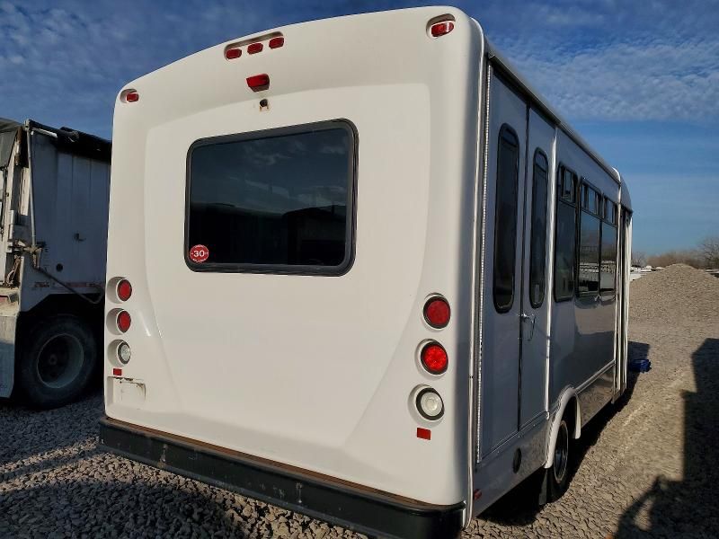 2012 Ford Econoline E350 Super Duty Cutaway Van