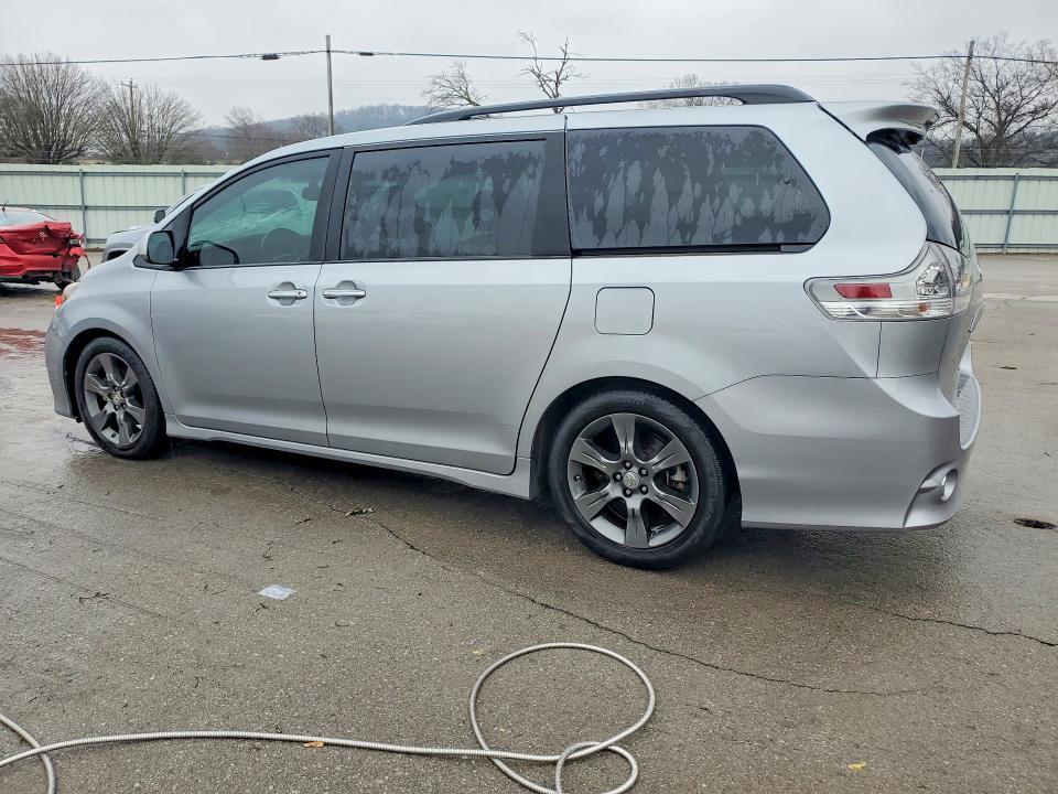 2016 Toyota Sienna se