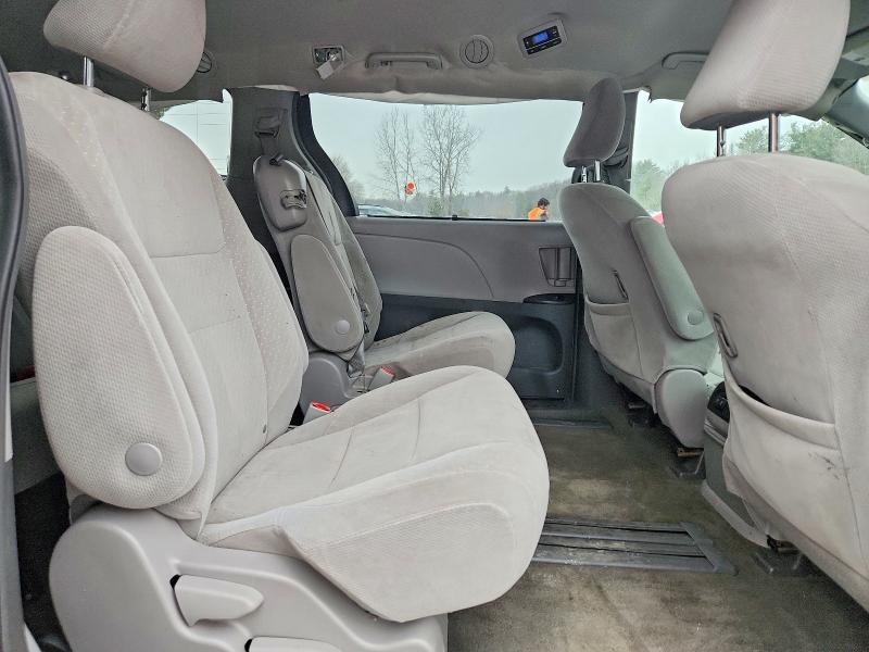 2018 Toyota Sienna le 8-passenger