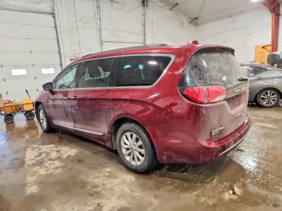 2017 Chrysler Pacifica Touring l