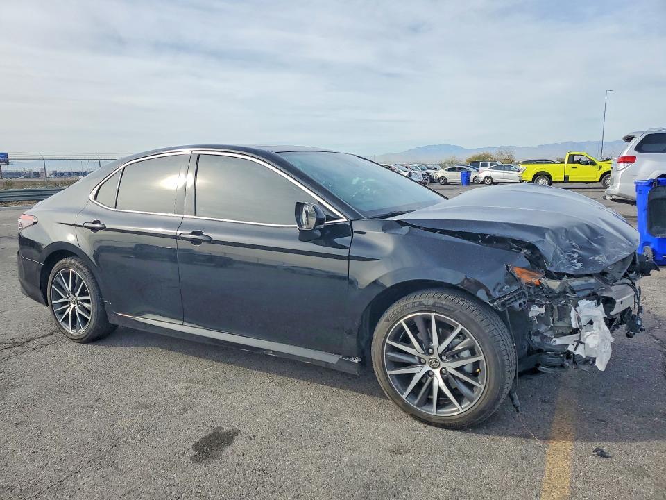 2022 Toyota Camry Hybrid xle