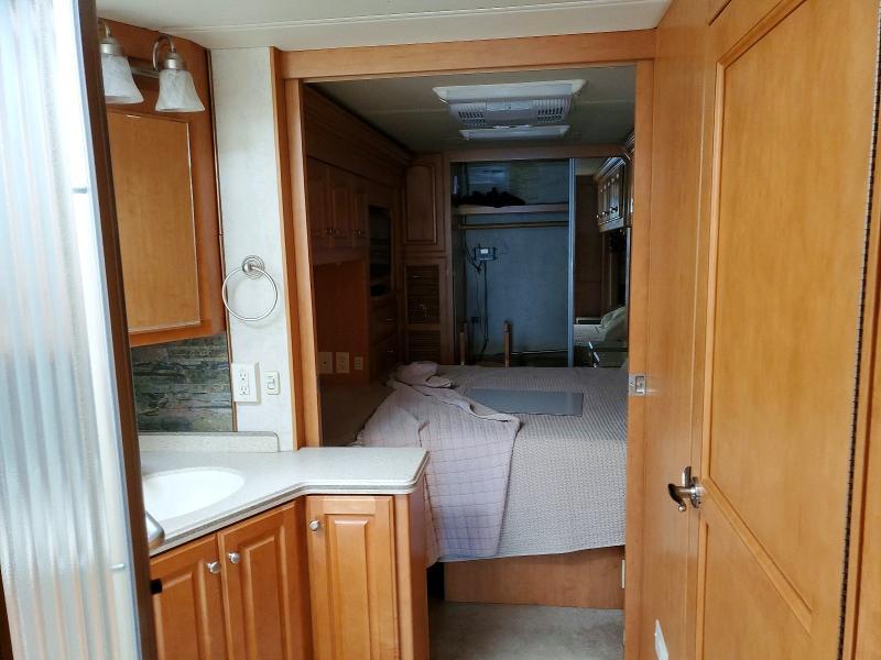 2004 Freightliner Chassis XC RV