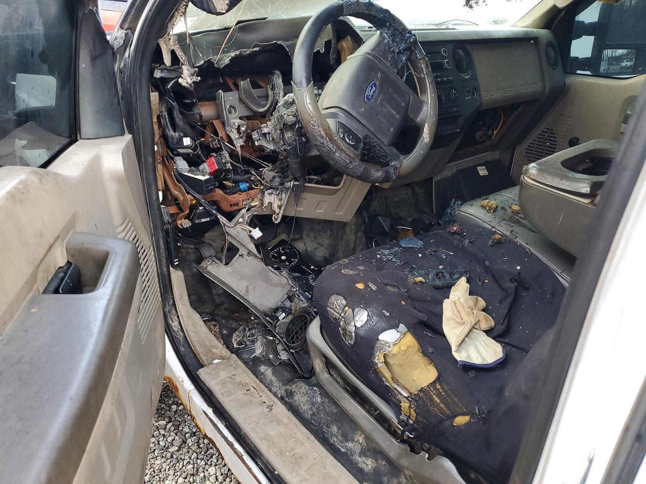 2009 Ford F350 Super Duty Flatbed Truck