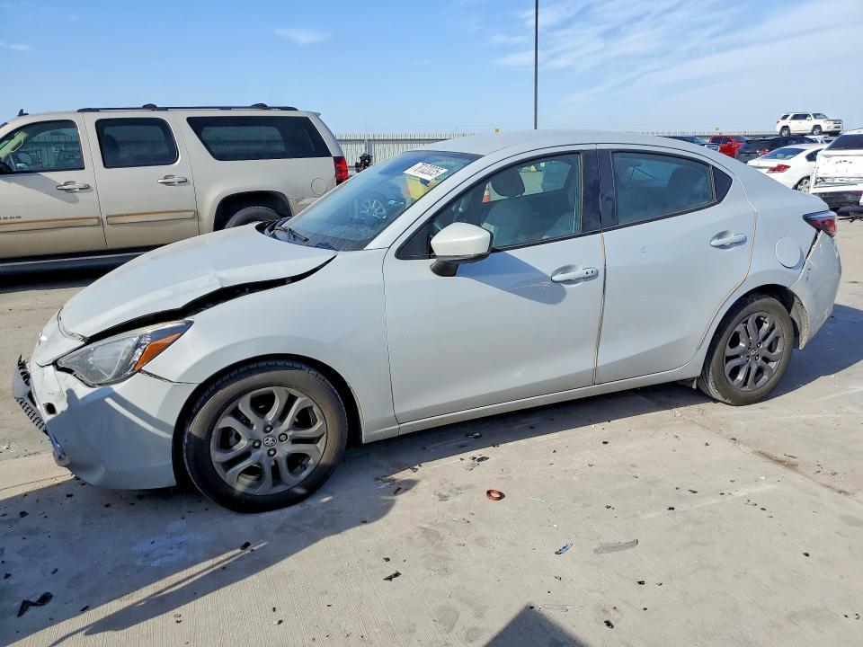 2020 Toyota Yaris le
