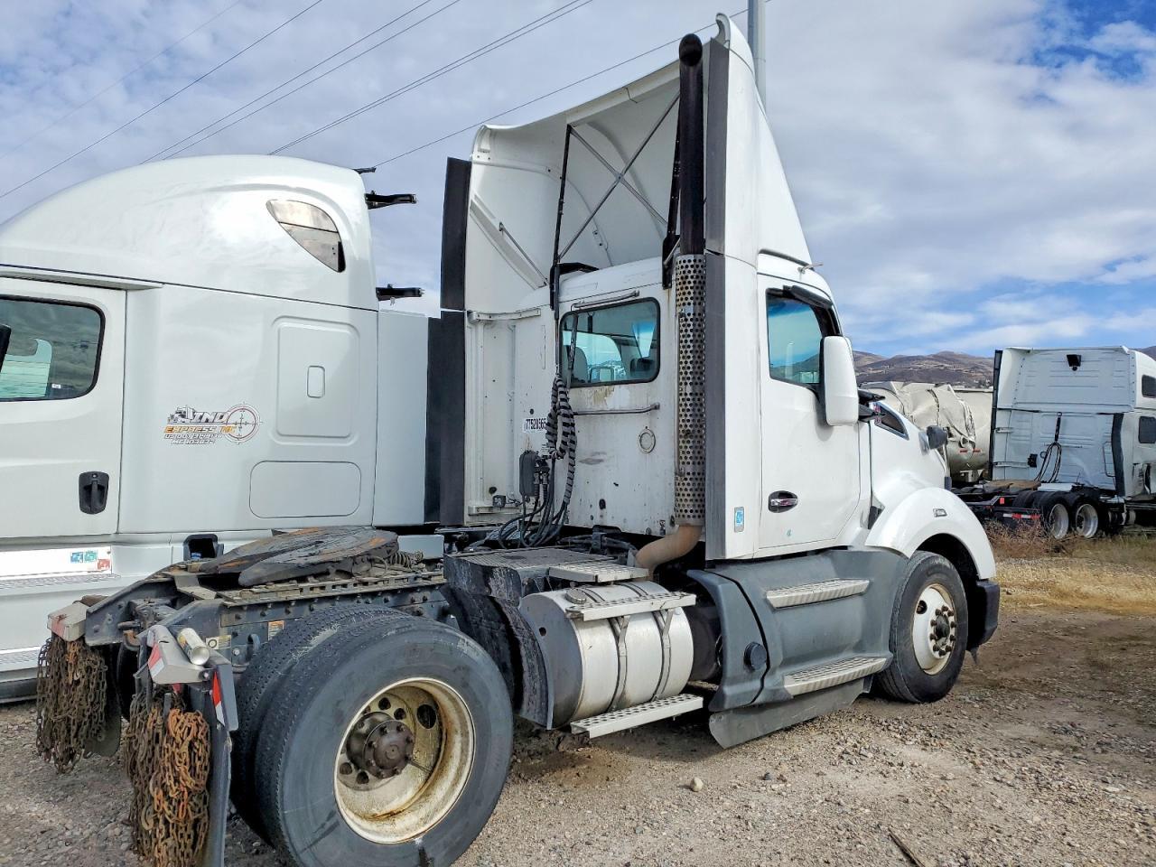 2020 Kenworth T680 Semi Truck