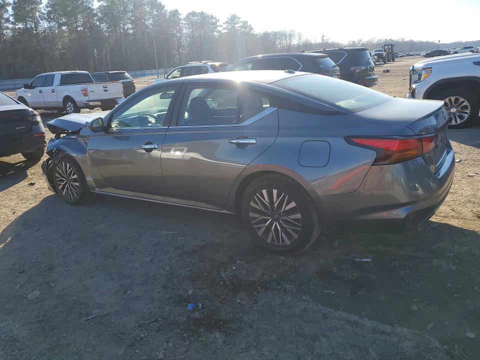 2023 Nissan Altima sv
