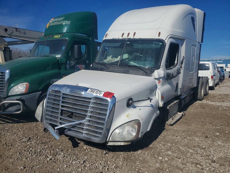 2015 Freightliner Cascadia Semi Truck
