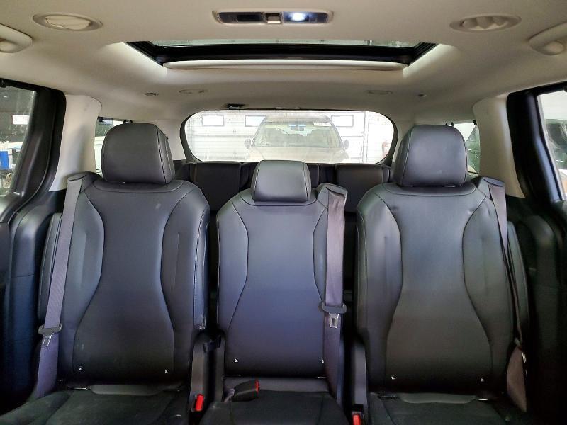 2025 KIA Carnival sx
