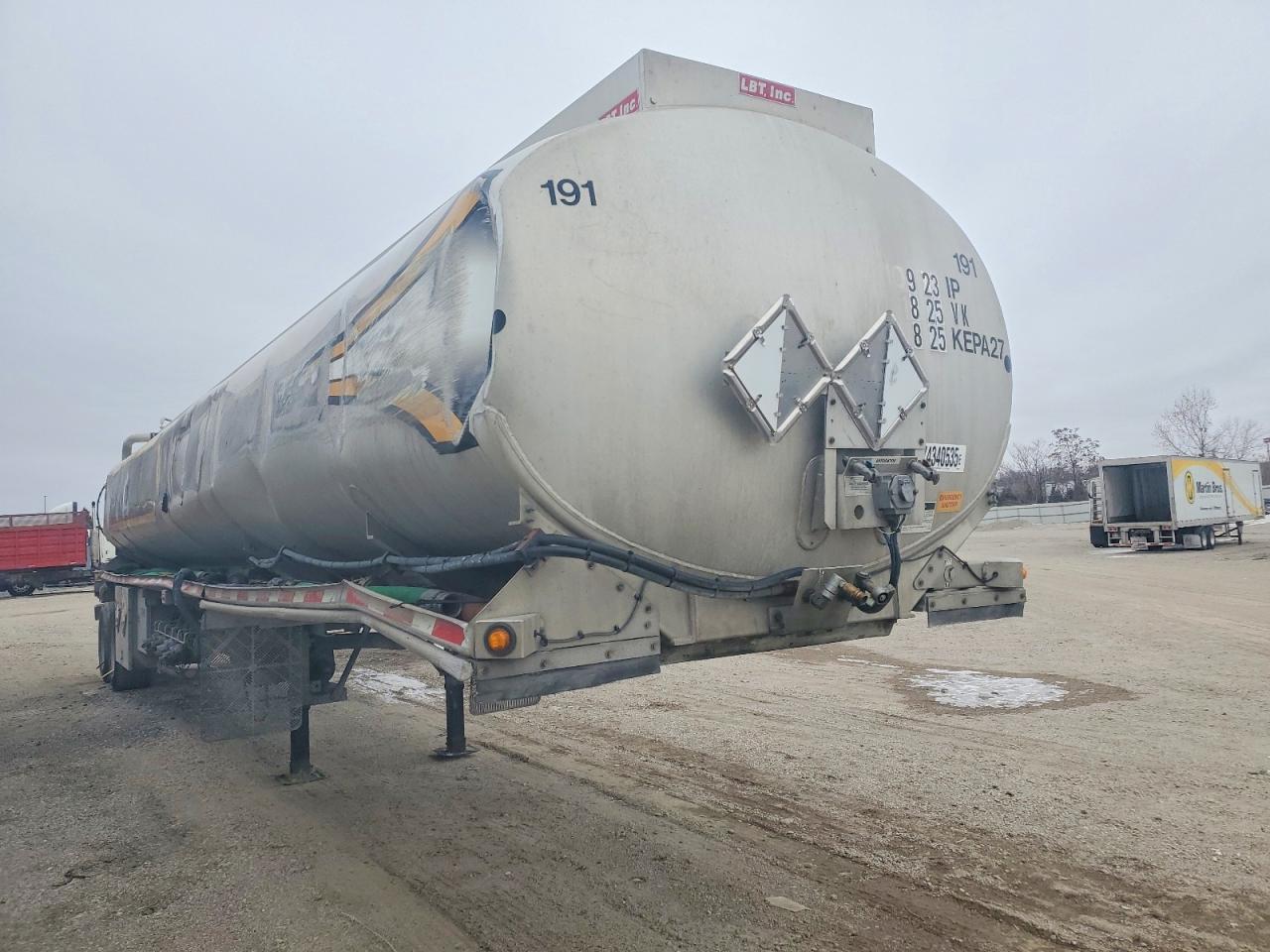 2009 LBT Fuel Tank Trailer