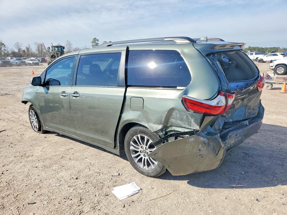 2018 Toyota Sienna xle