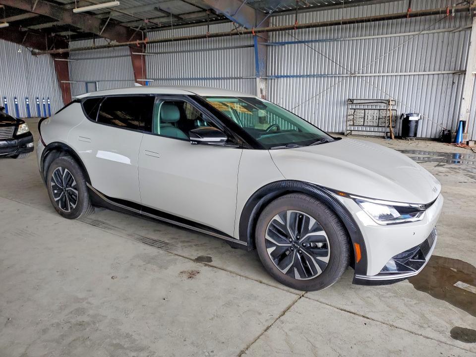 2022 KIA EV6 Wind