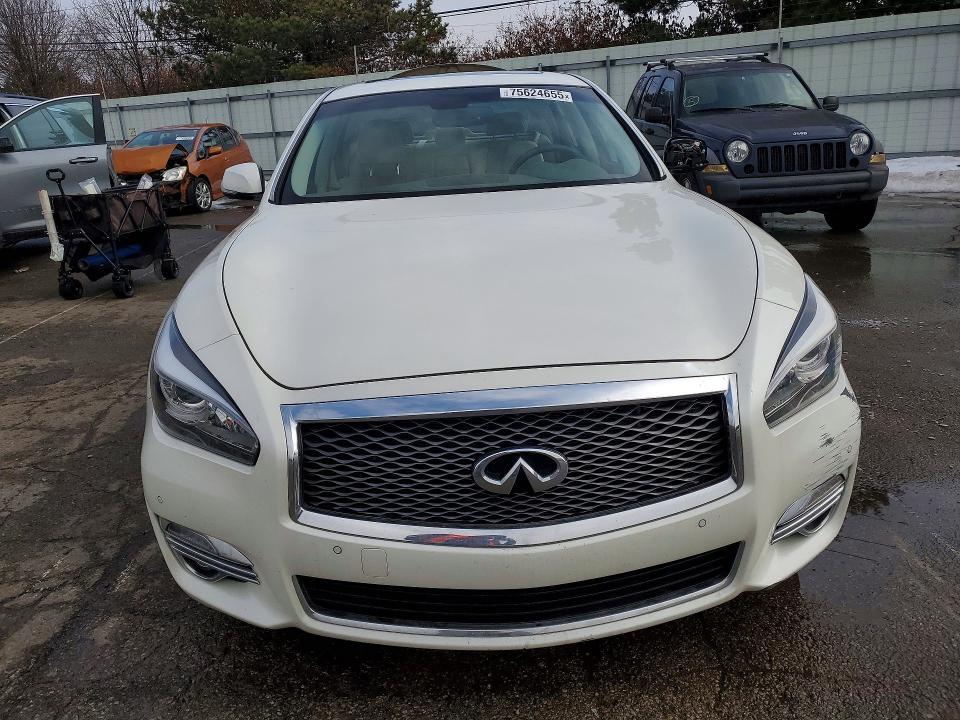 2017 Infiniti Q70 3.7