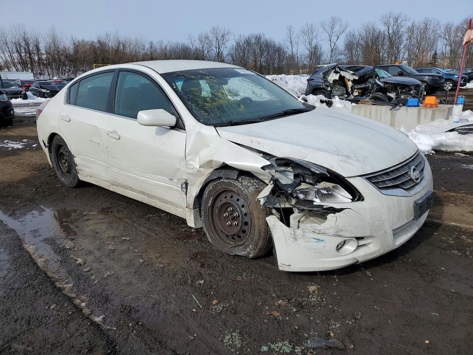 2012 Niss Altima Base