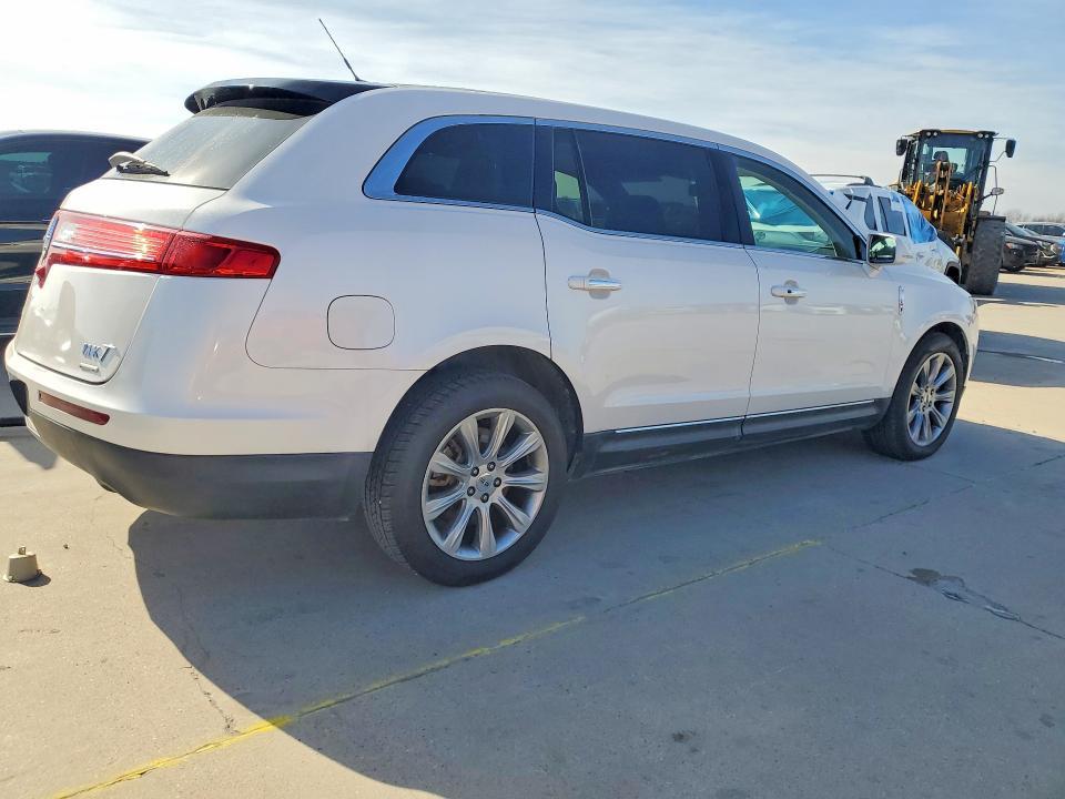2014 Lincoln MKT