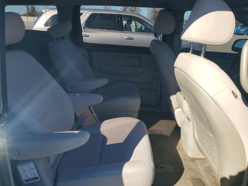 2016 KIA Sedona l