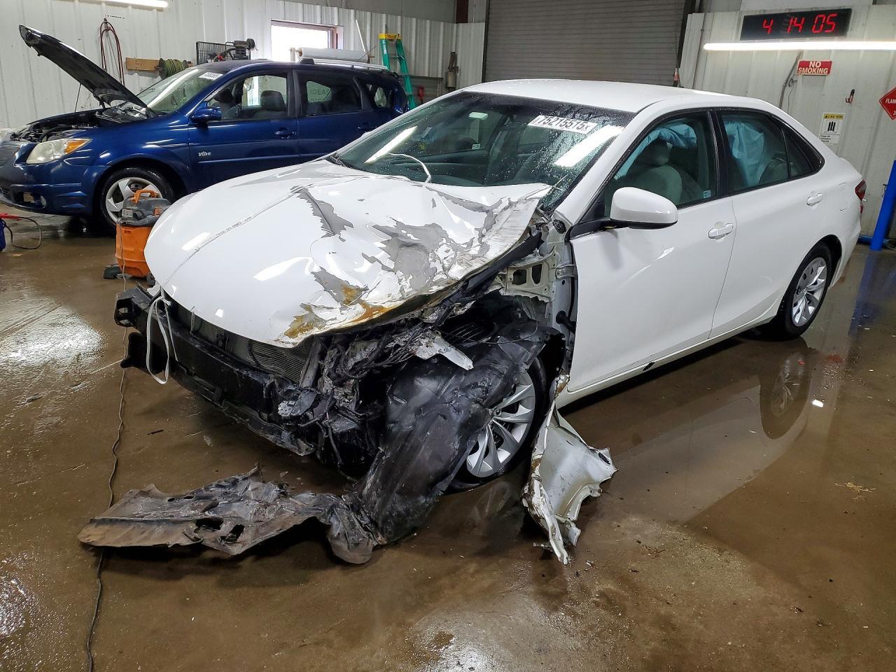 2016 Toyota Camry le