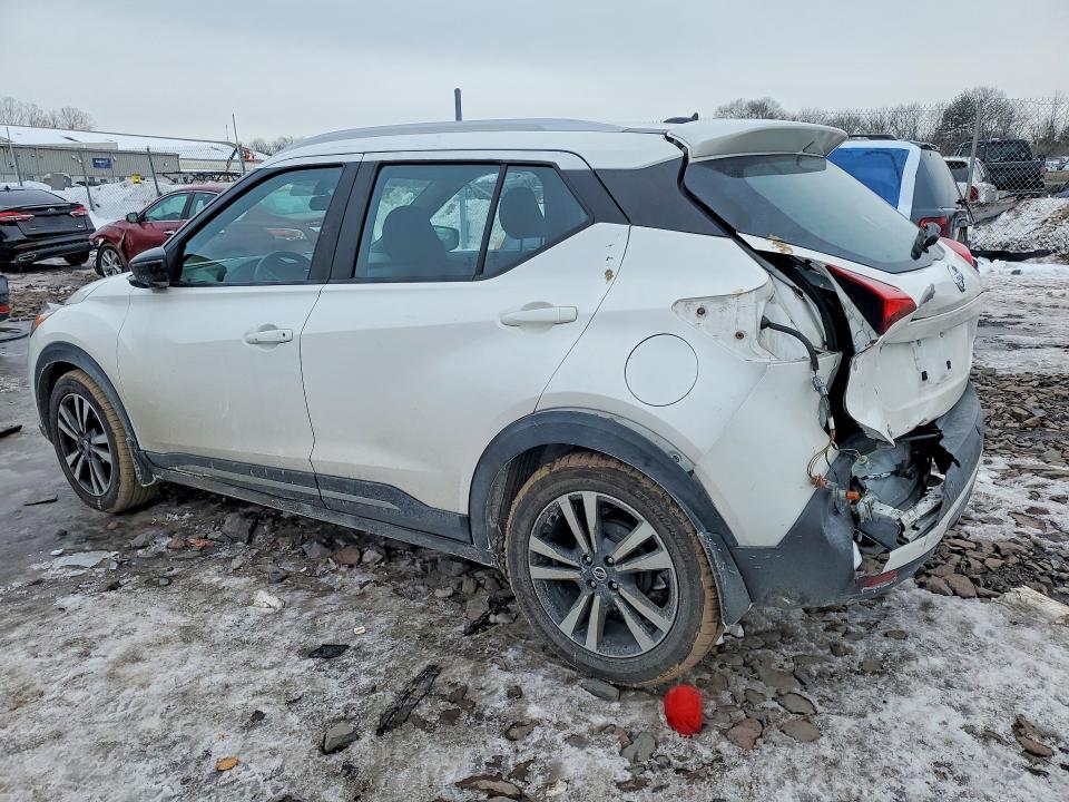 2020 Nissan Kicks sr
