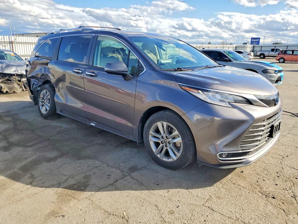 2022 Toyota Sienna Limited