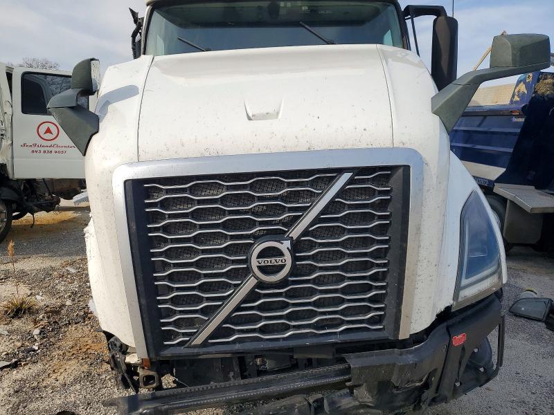 2022 Volvo VNL Semi Truck