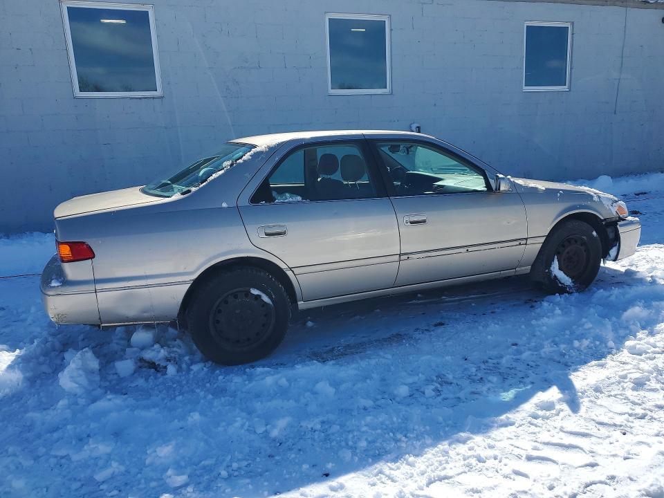 2000 Toyota Camry le