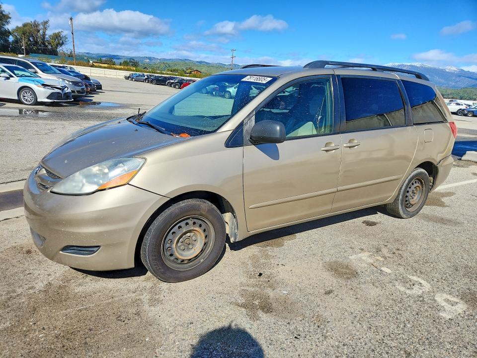 2010 Toyota Sienna le 7-passenger
