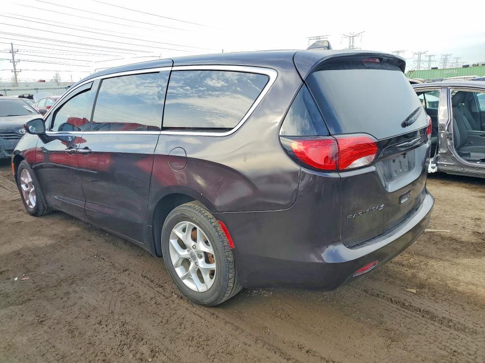 2017 Chrysler Pacifica Touring l