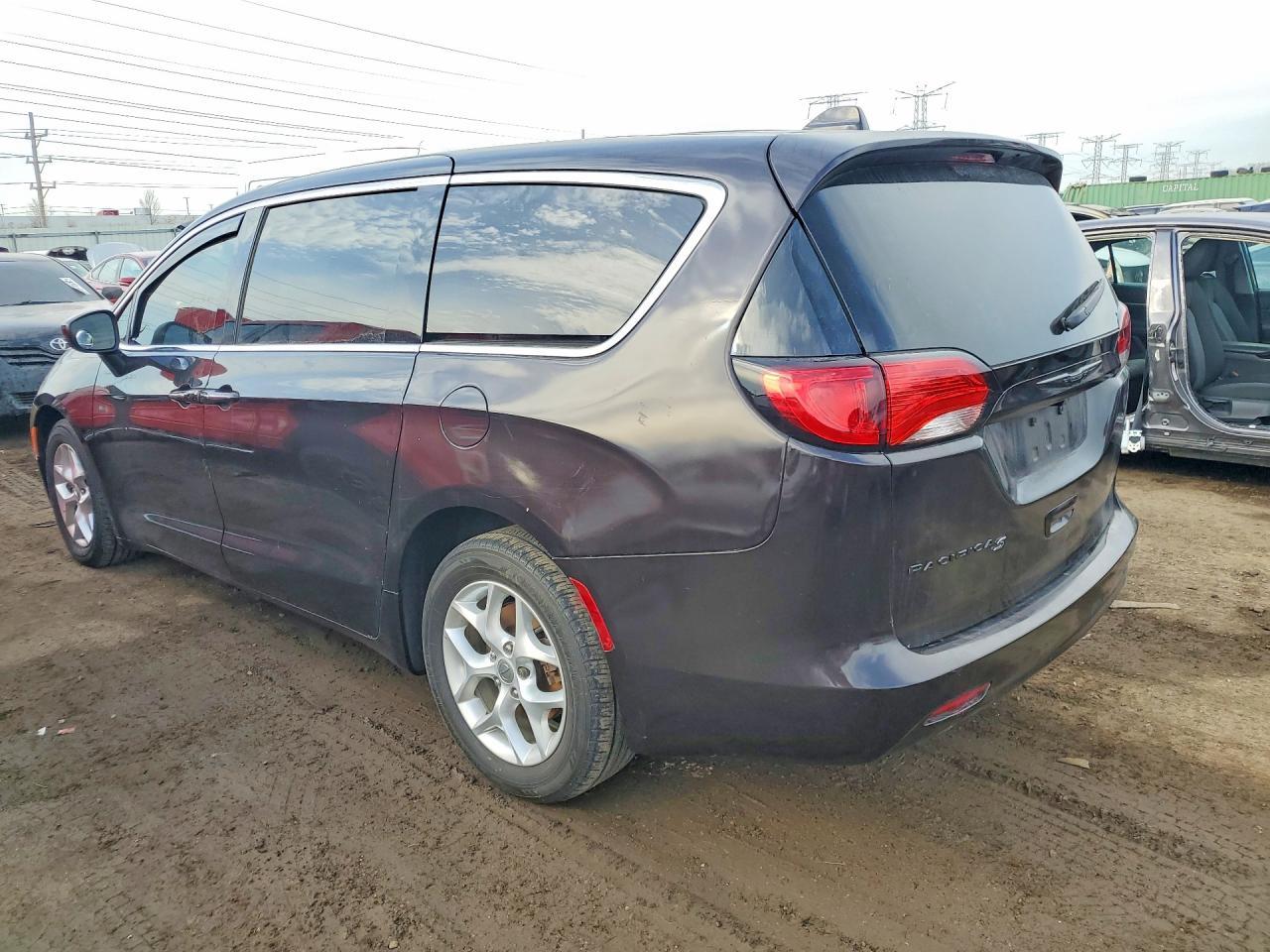 2017 Chrysler Pacifica Touring l