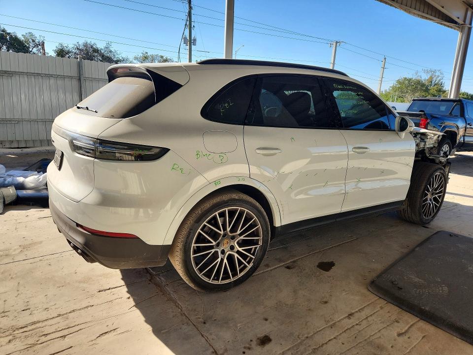 2023 Porsche Cayenne Base