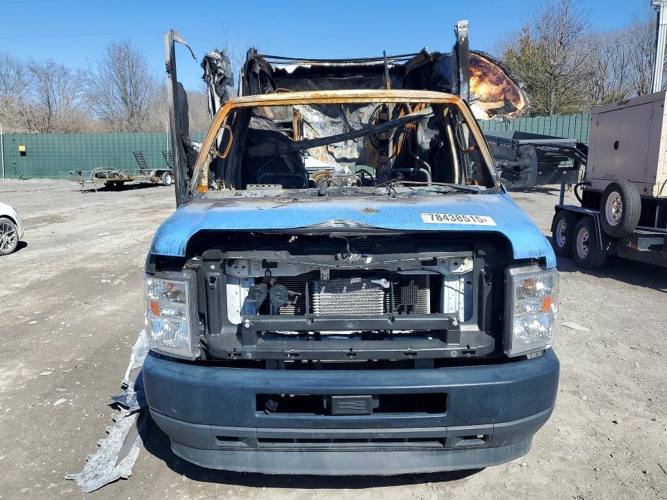 2022 Ford Econoline E350 Super Duty Cutaway Van