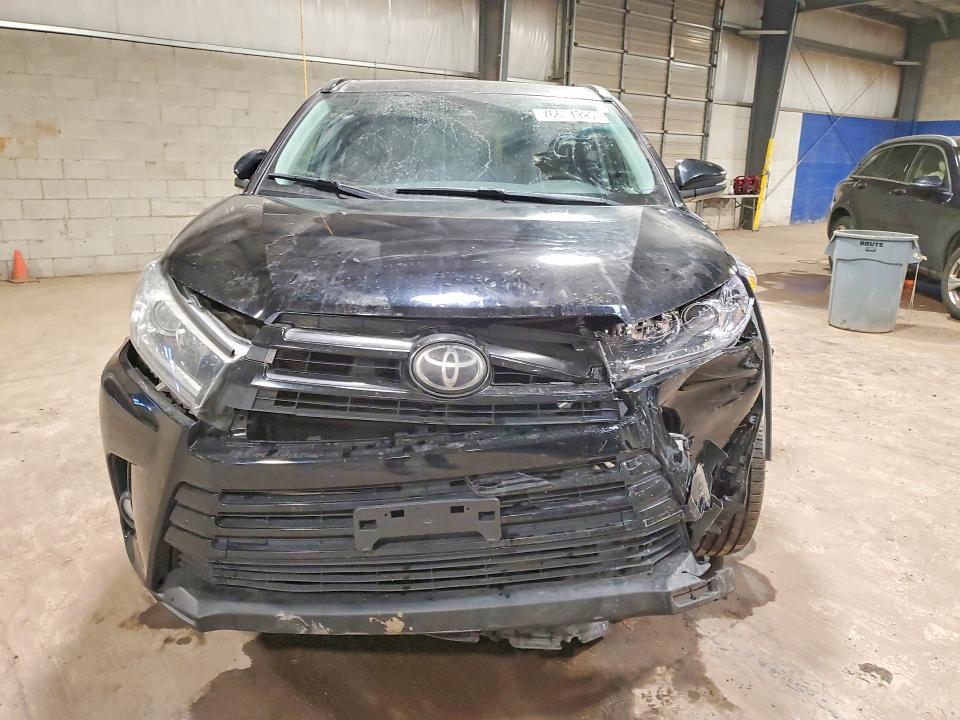 2017 Toyota Highlander se