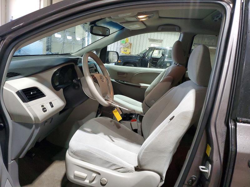 2011 Toyota Sienna le 7-passenger