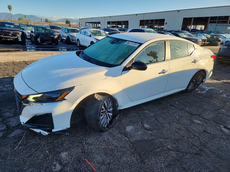 2025 Nissan Altima sv