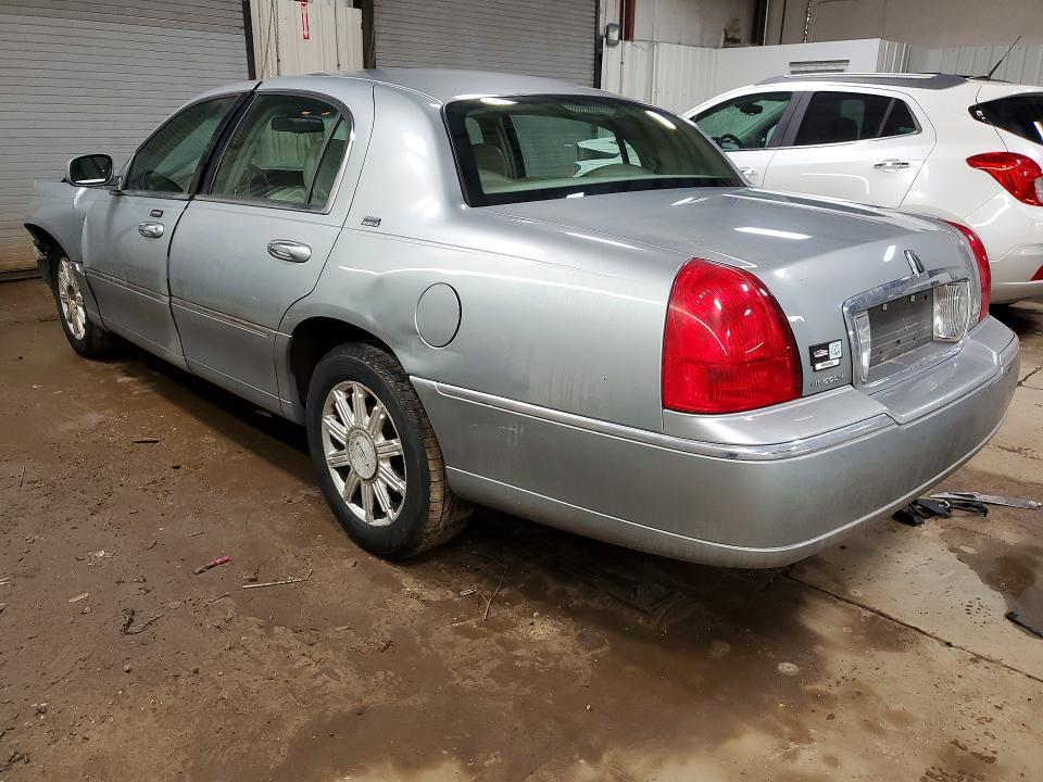 2006 Lincoln Town car Signature Limited