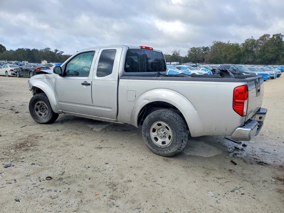 2010 Nissan Frontier King cab se