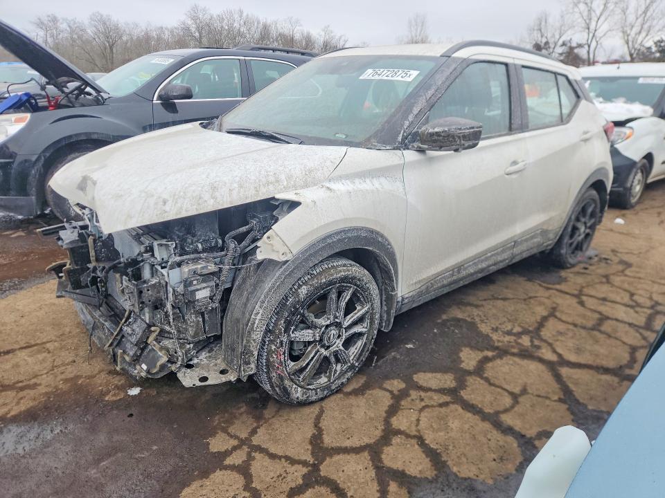 2024 Nissan Kicks sr