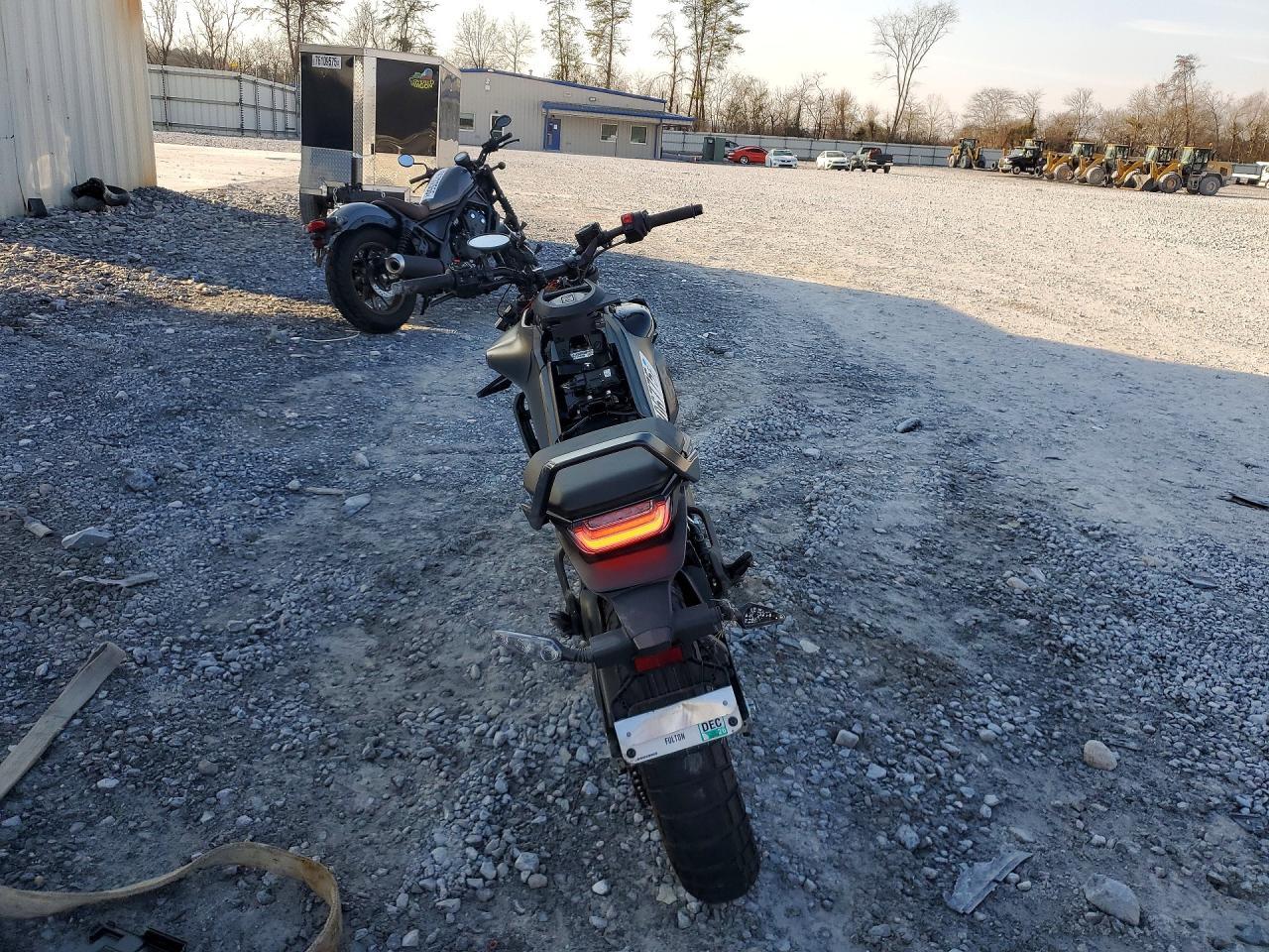 2024 Husqvarna Vitpilen 401/SVARTPILEN 401