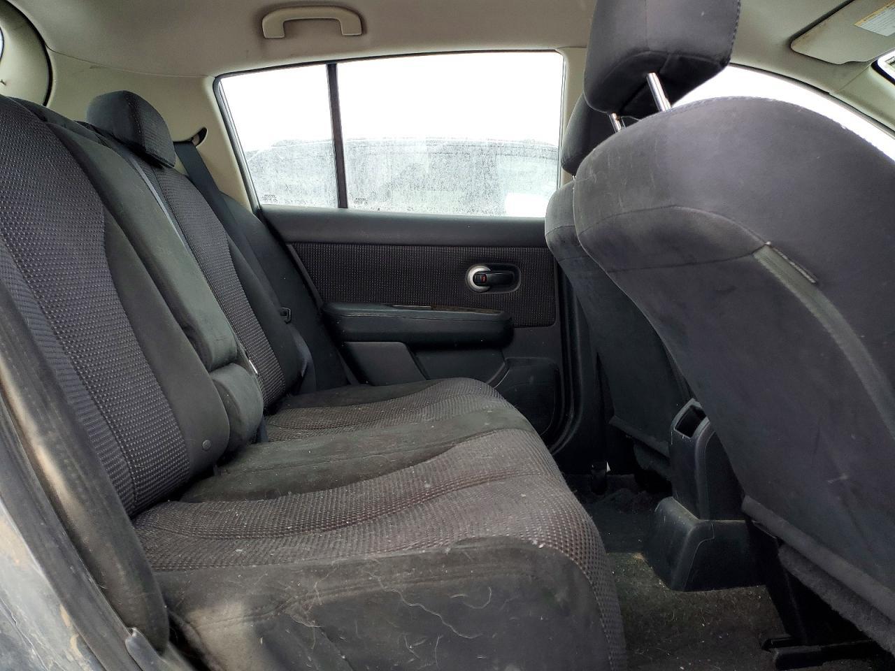 2010 Nissan Versa s
