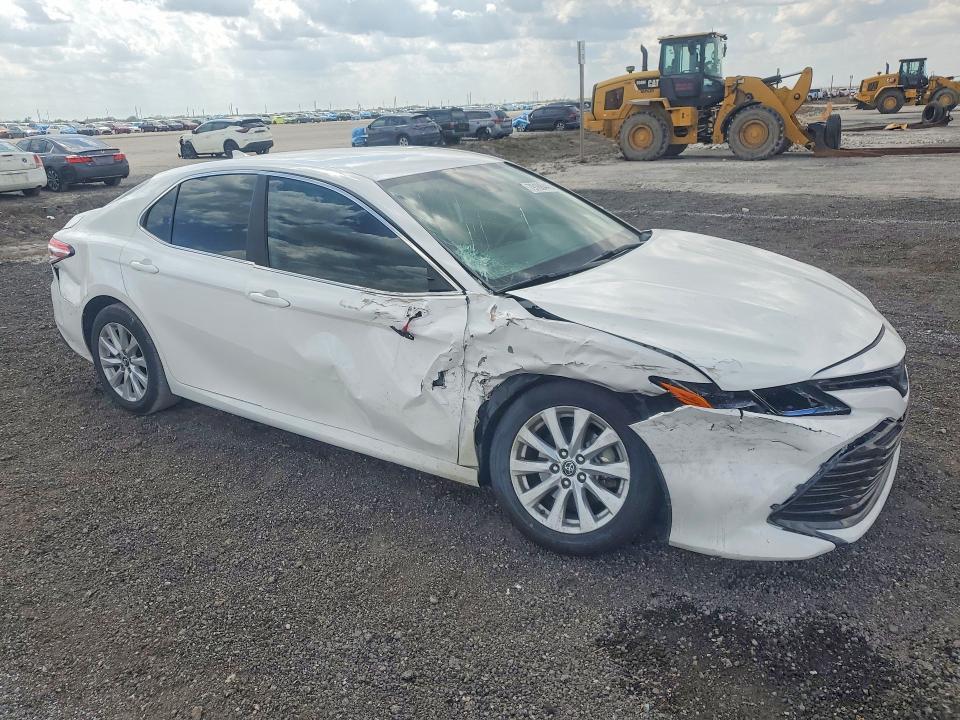 2019 Toyota Camry le