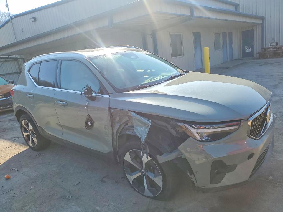 2023 Volvo Xc40 Plus