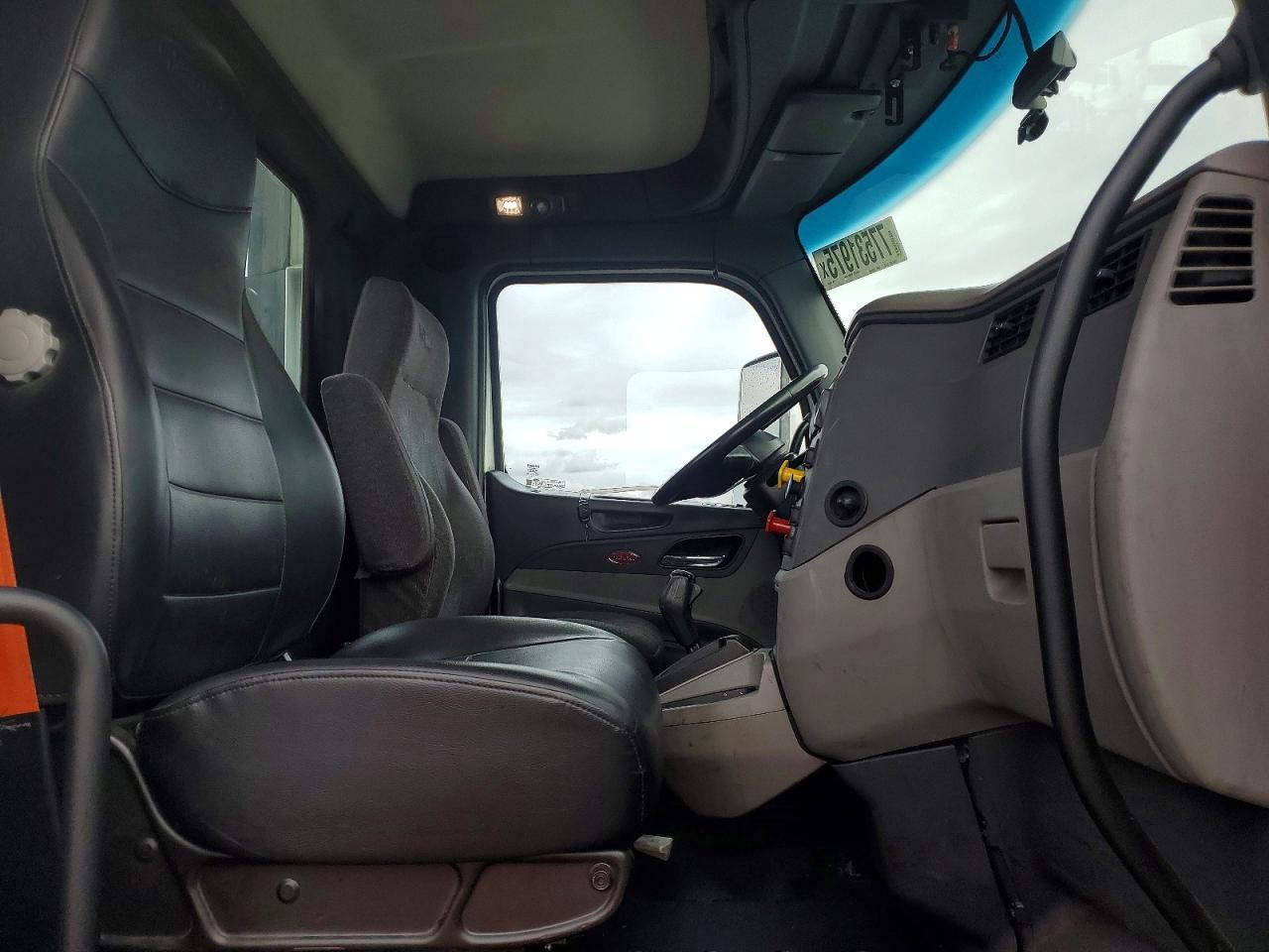 2017 Peterbilt 579