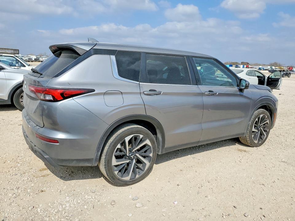 2022 Mitsubishi Outlander se