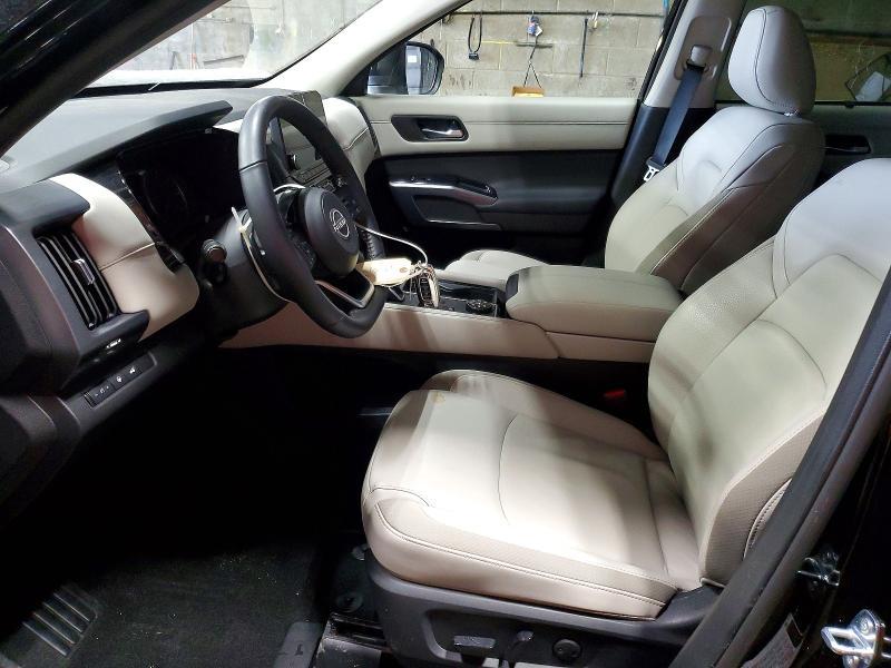 2025 Nissan Pathfinder sl