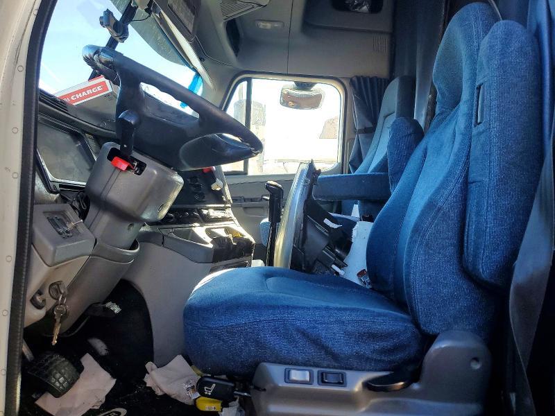 2010 Freightliner Columbia 120 Semi Truck