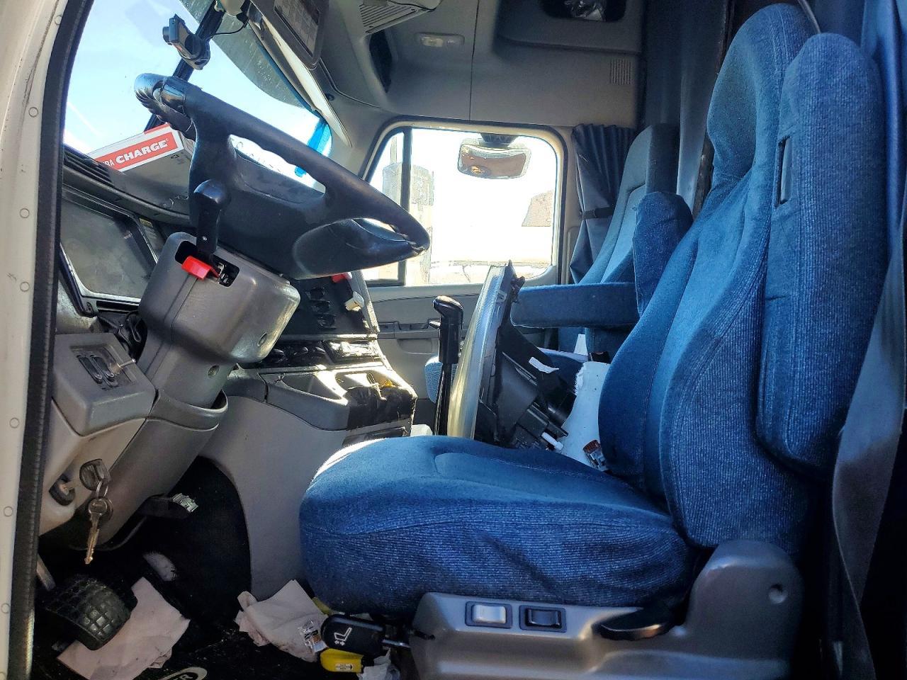 2010 Freightliner Columbia 120 Semi Truck