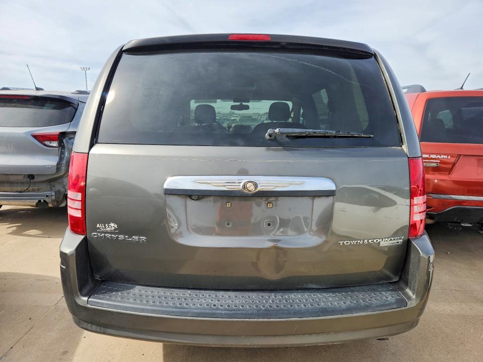 2010 Chrysler Town & Country lx